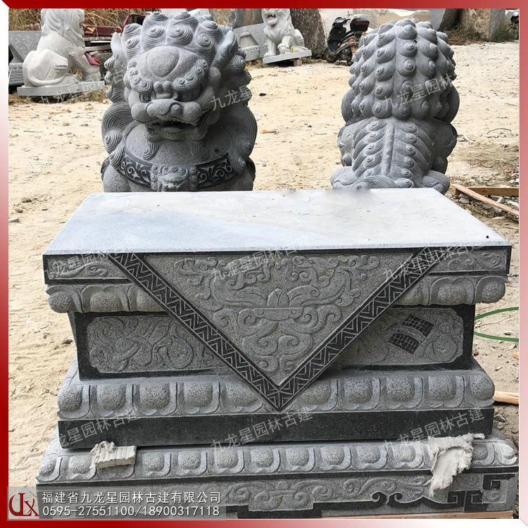 宗祠門(mén)前石獅子