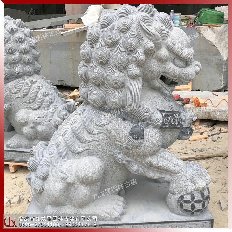 宗祠門(mén)前石獅子