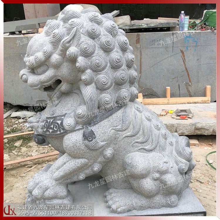 宗祠門(mén)前石獅子